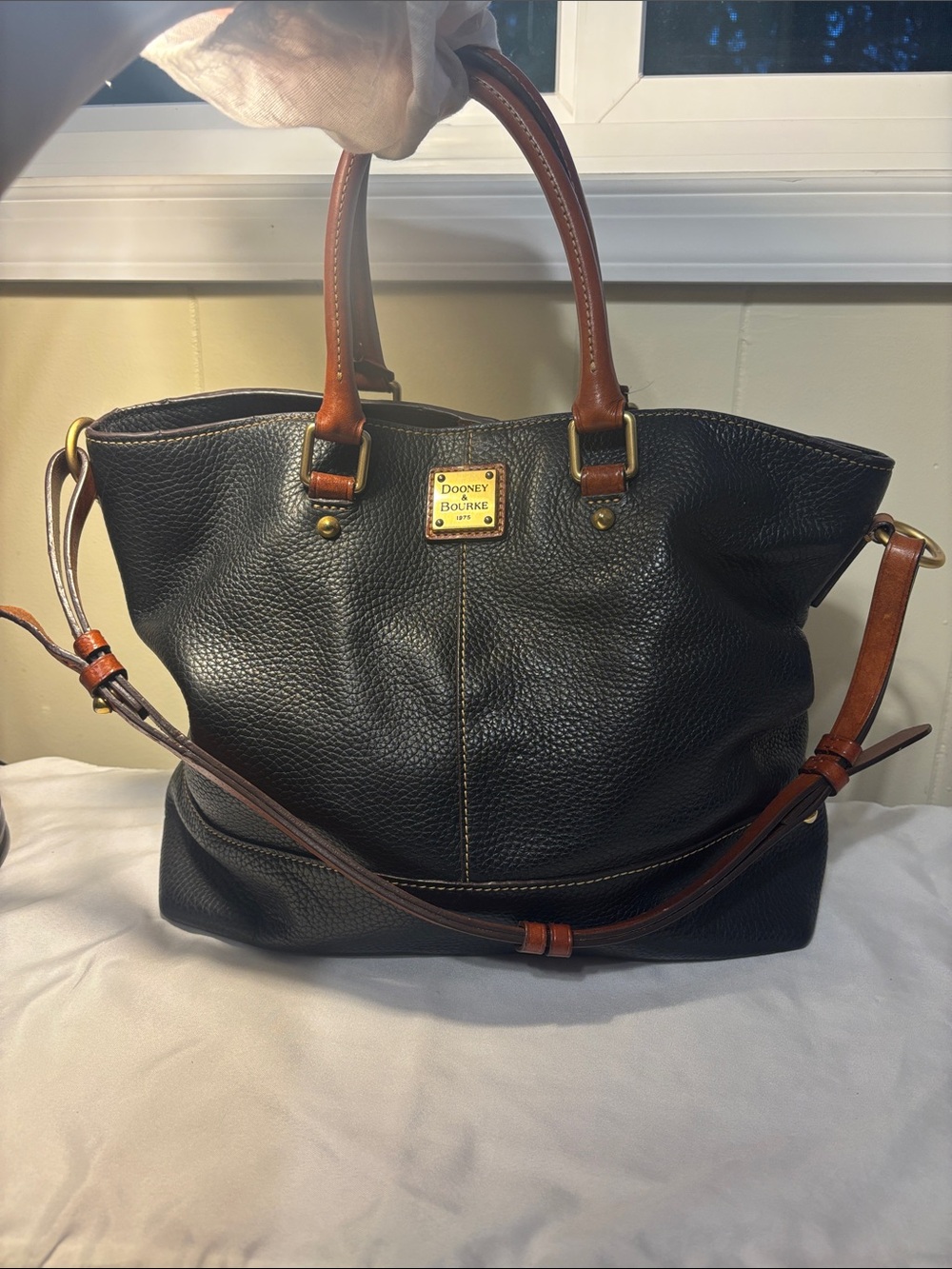 ✨ VGUC Dooney & Bourke Pebble Grain Chelsea Shopper Tote Bag - Black/Tan